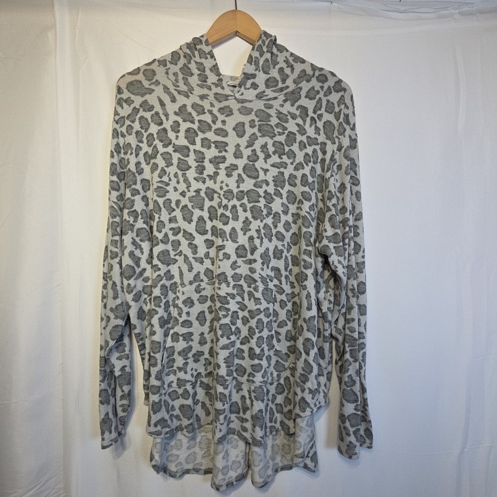For The Republic Womens 1X Gray Animal Print Hooded‎ Top Kangaroo Pocket Soft